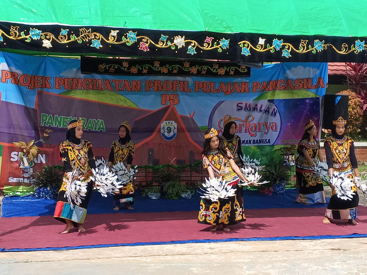 Panen karya Penampilan tari Enggang pada kegiatan Panen Karya P5 TA.2024-2025