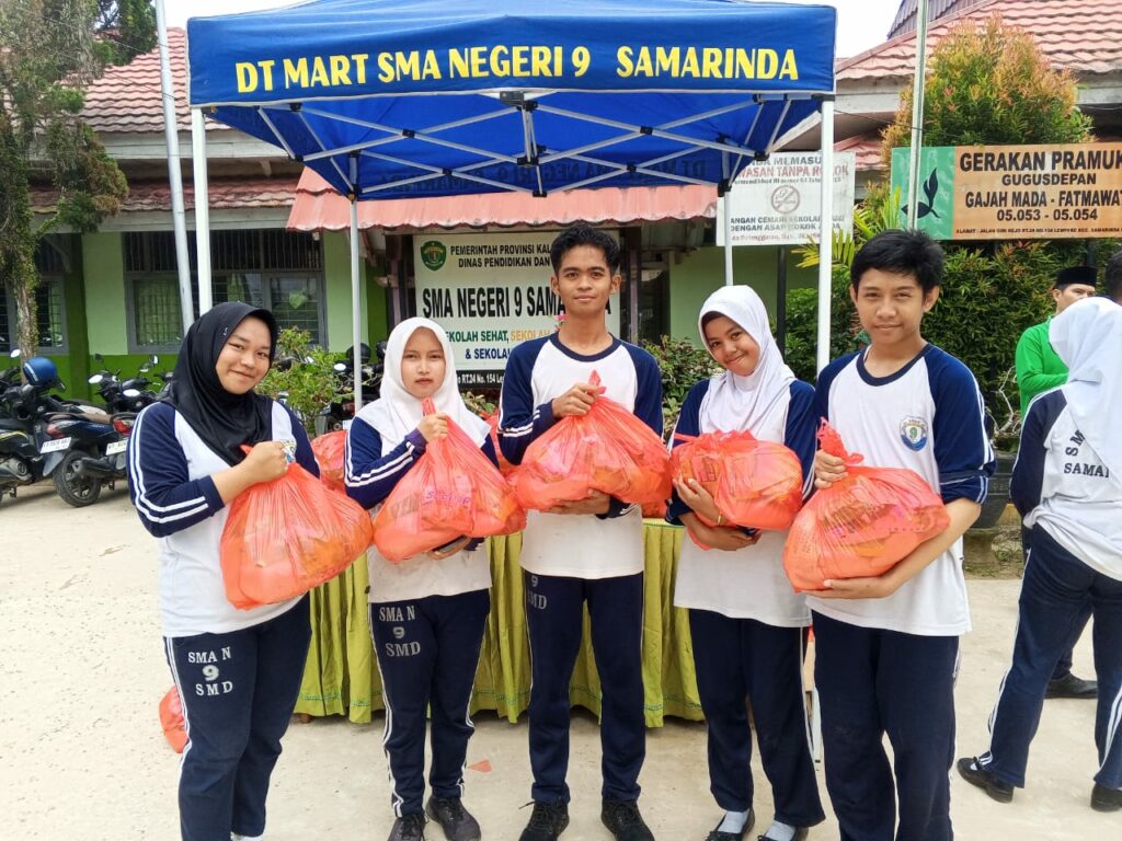 Hari 3 Jumat Gotong Royong, Smalan Berbagi dan Jumat Berkah